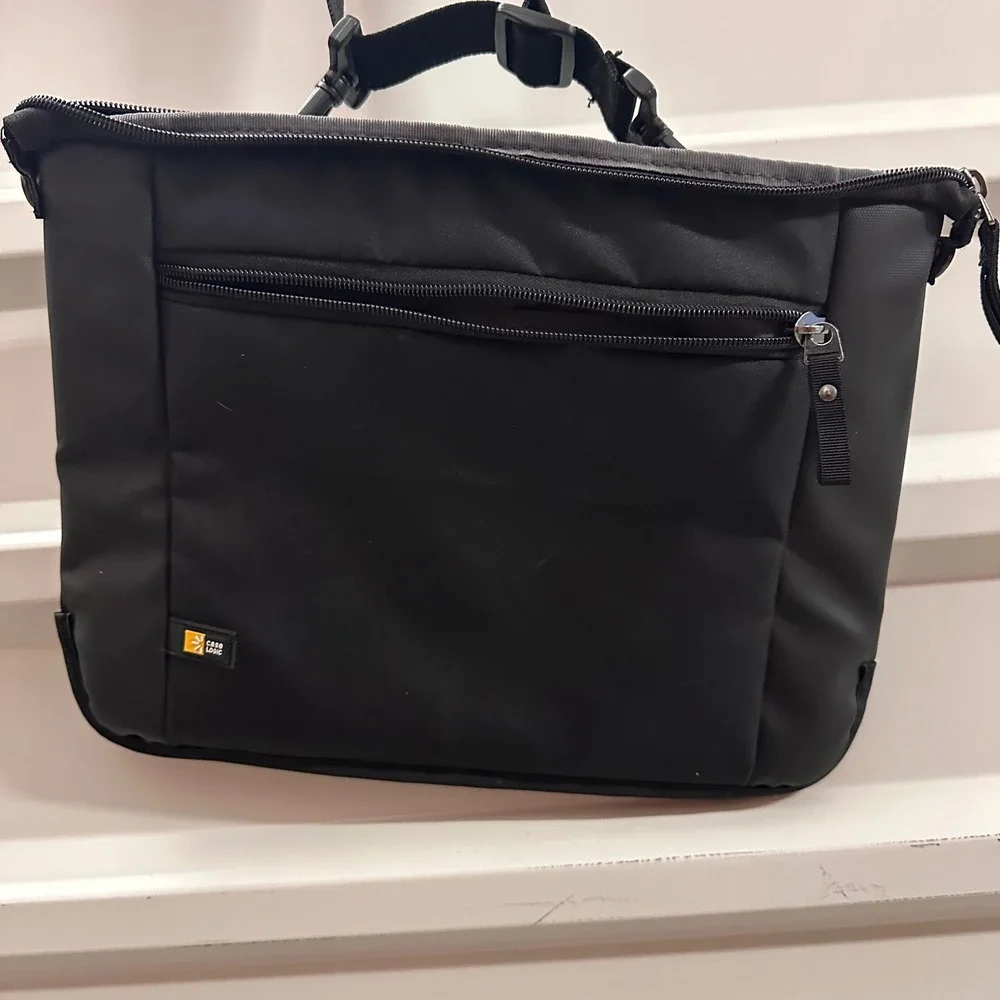 Case Logic Laptop‎ Messenger Bag Adjustable Strap Black Commuter 13 in L 8 in H